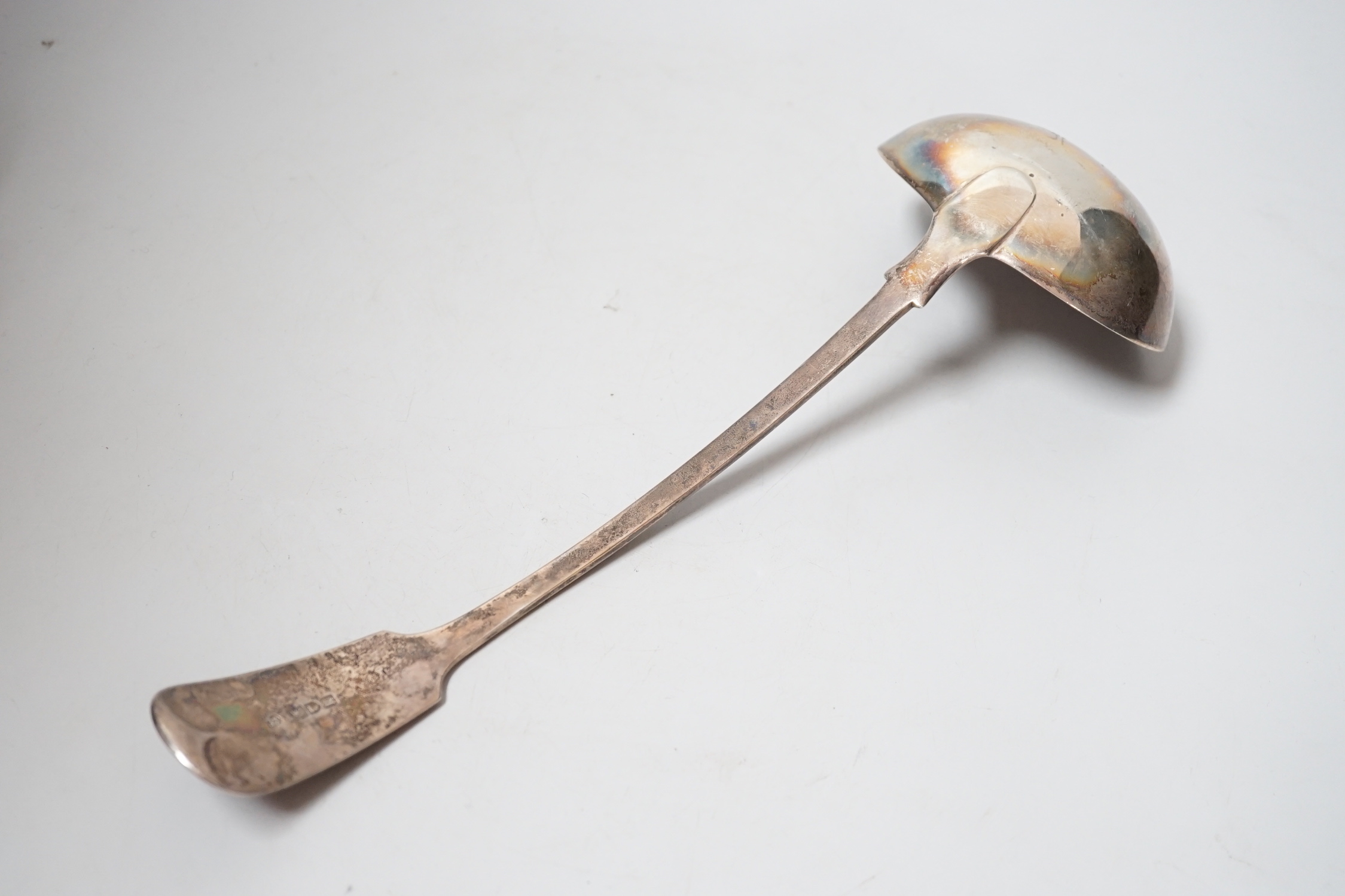 An Edwardian silver fiddle pattern soup ladle, Josiah Williams & Co, London, 1905, 31.2cm, 9.5oz.